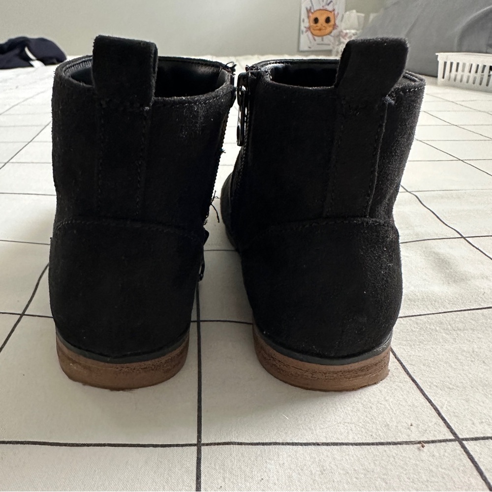 KIDS: cat & jack booties - Picture 3 of 7